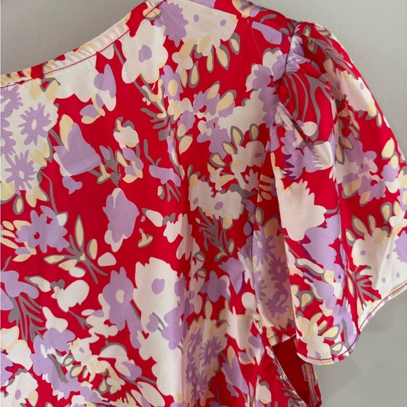 ASTR Floral Flutter Sleeve Blouse In Red Lilac Floral - Size Extra Large XL - Picture 2 of 12